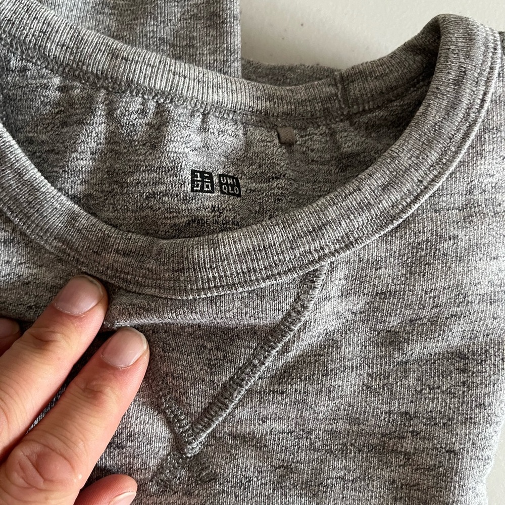 Unisex Gray Crewneck Sweater Uniqlo size xl - Picture 8 of 8